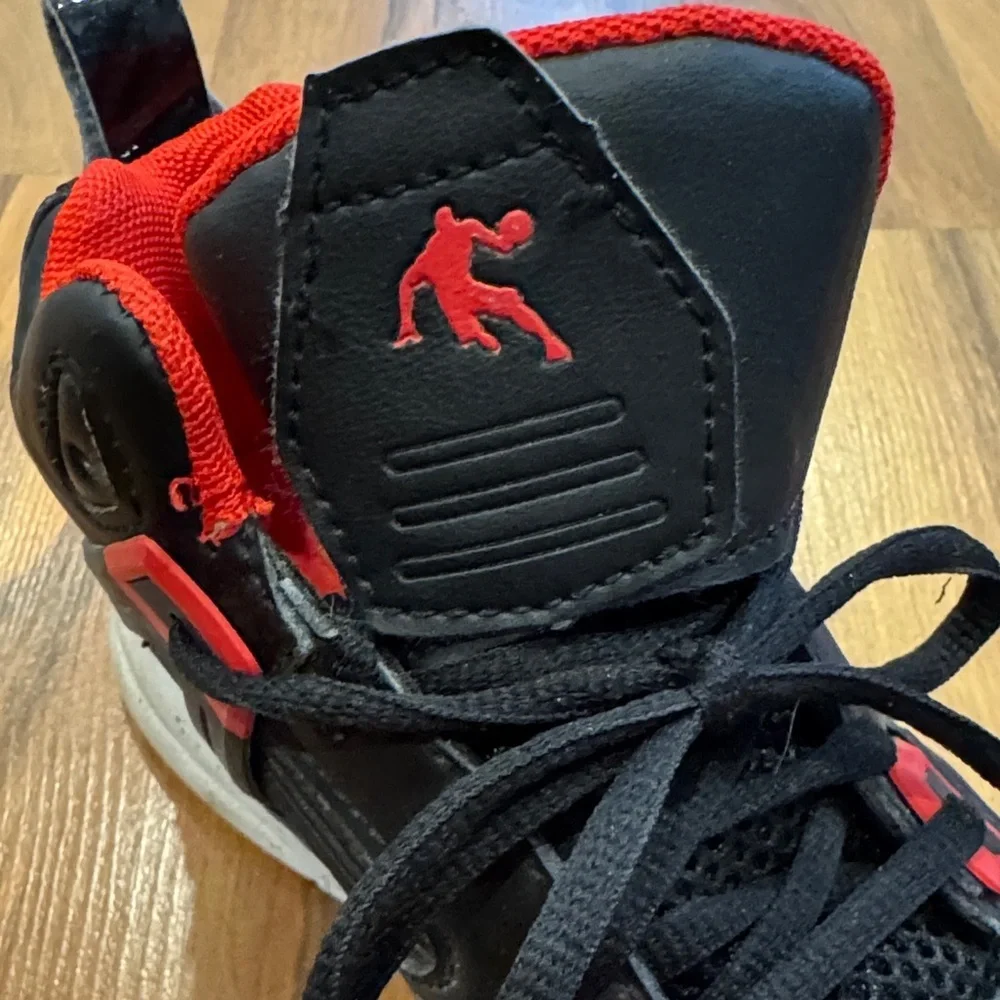 Kids' Black and Red jordan Andi sneakers